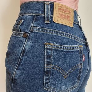 Vintage Levi's Tapered 550 Relaxed Fit Straight Leg 4 Petite / 26" Waist